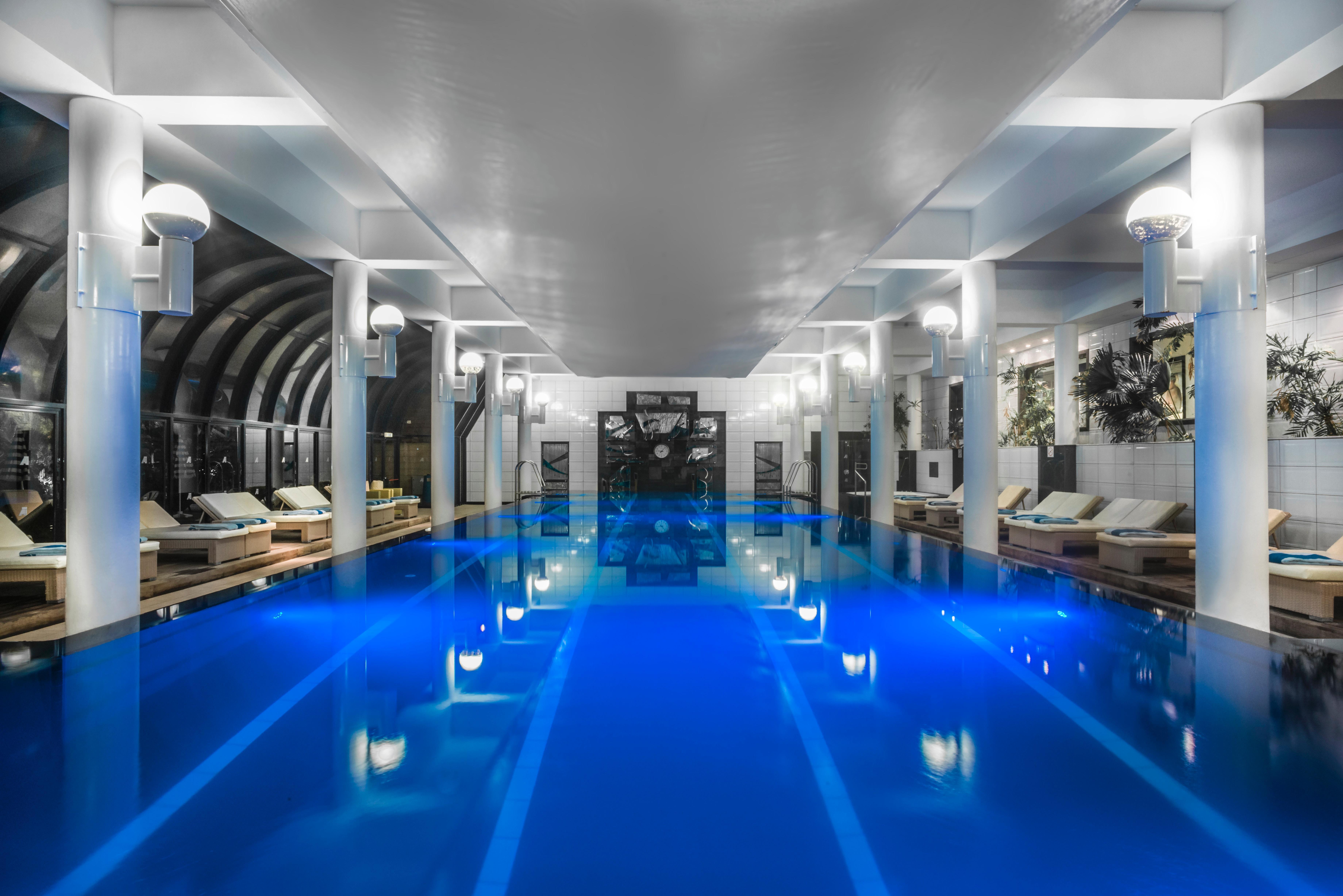 Amathus Beach Hotel Limassol Exterior foto The pool at the Mandarin Oriental, Munich