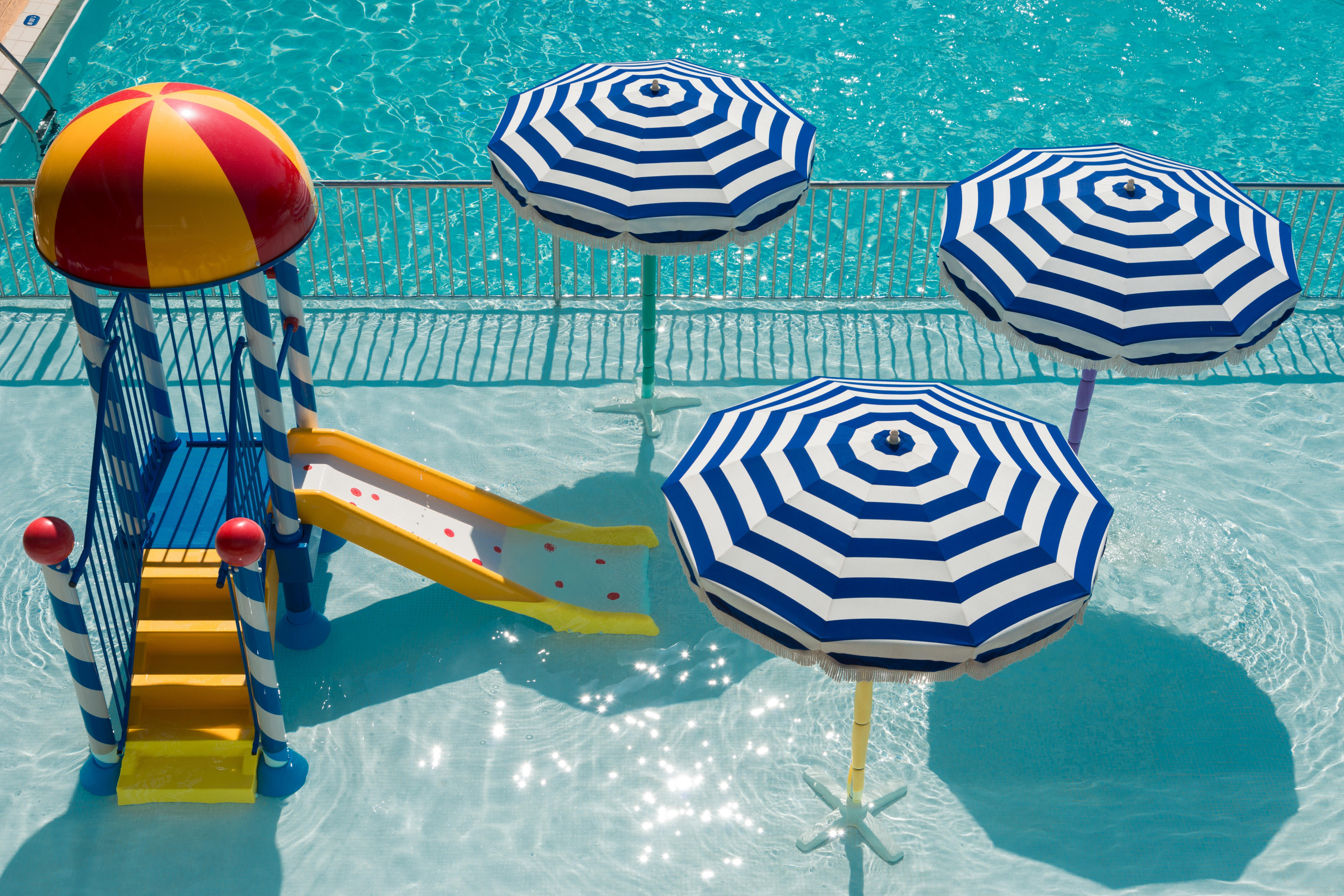 Amathus Beach Hotel Limassol Exterior foto A pool umbrella