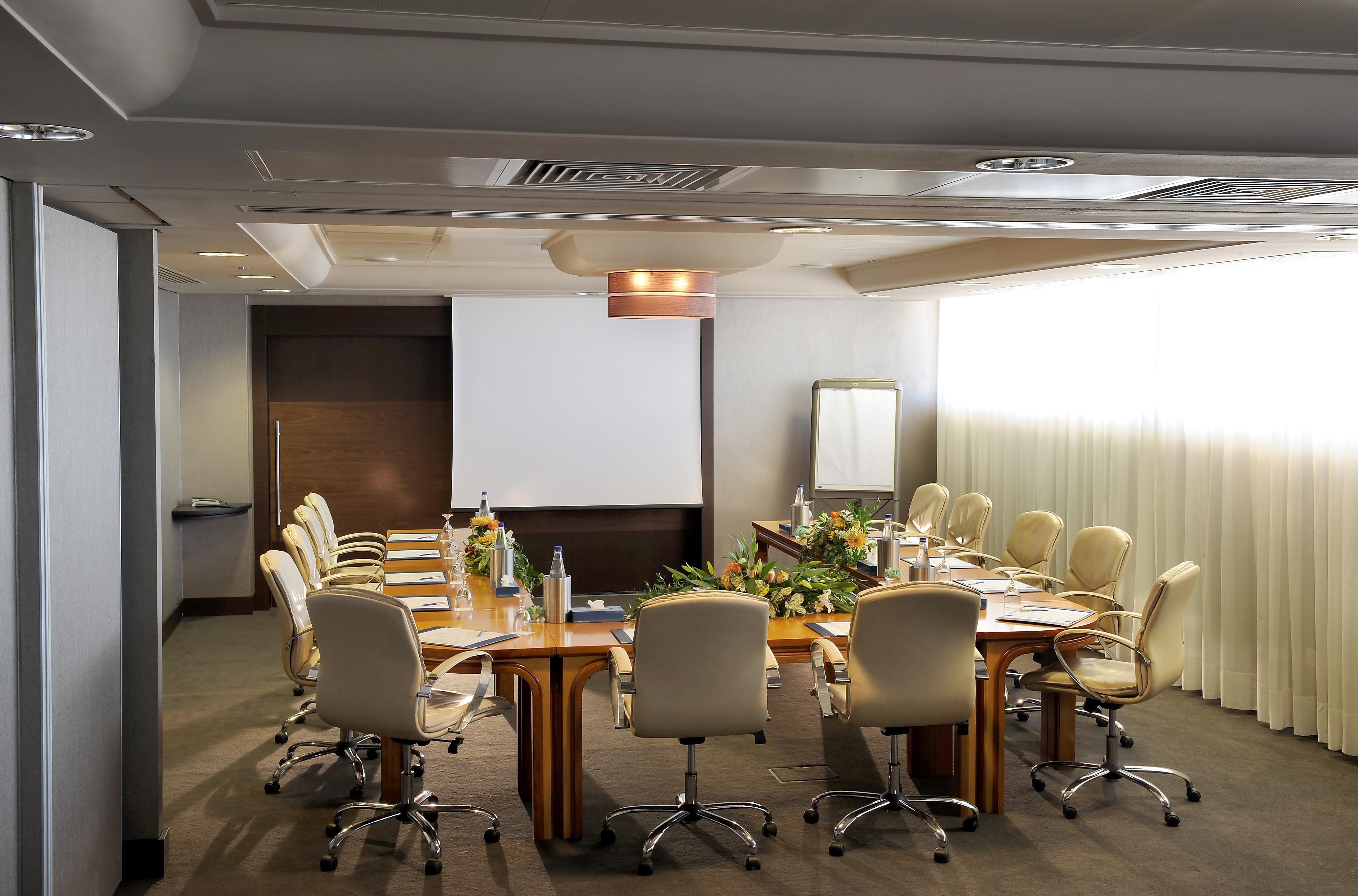 Amathus Beach Hotel Limassol Exterior foto A meeting room