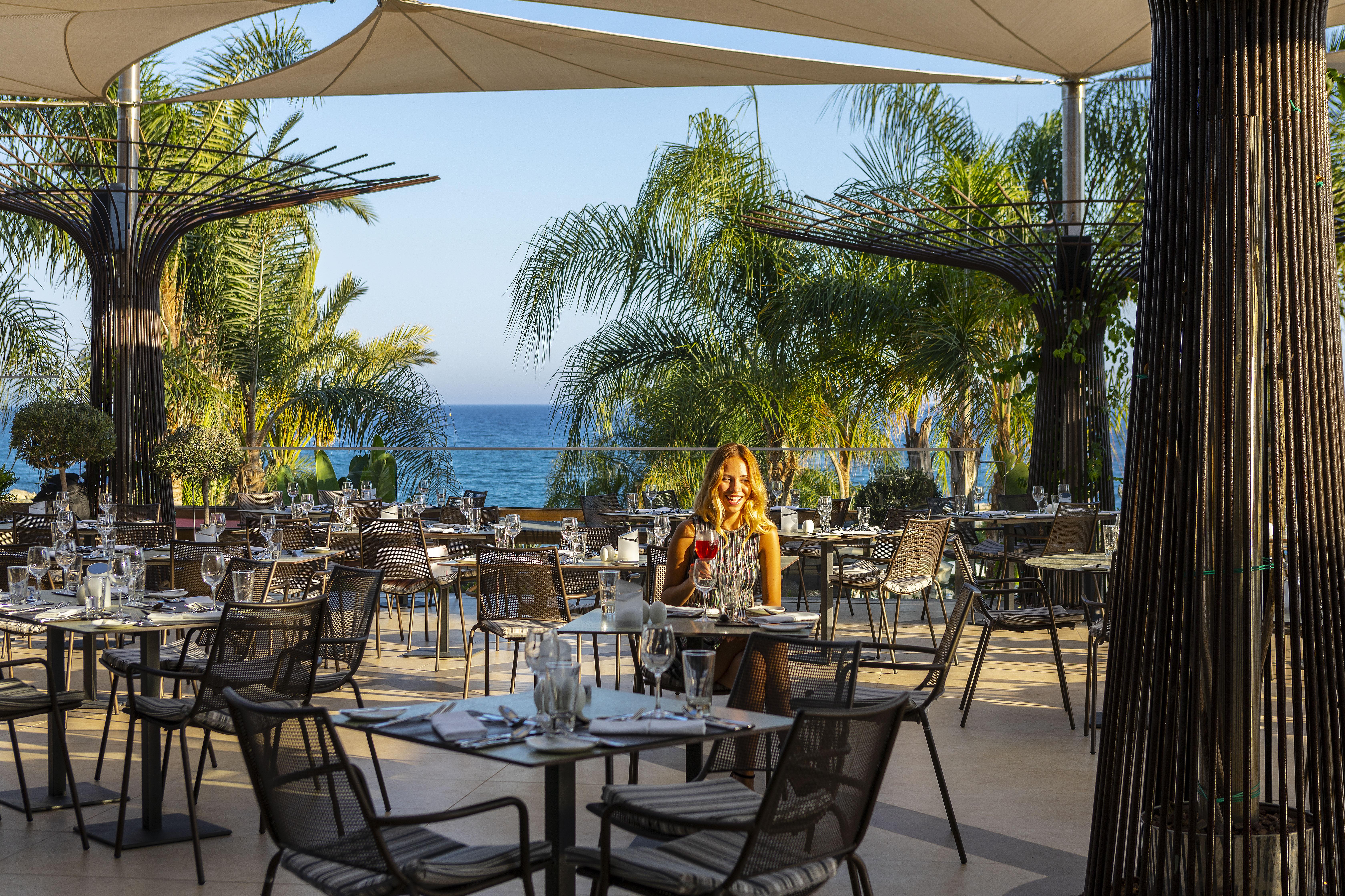 Amathus Beach Hotel Limassol Exterior foto The restaurant at the Hotel Eden Roc Cap Cana