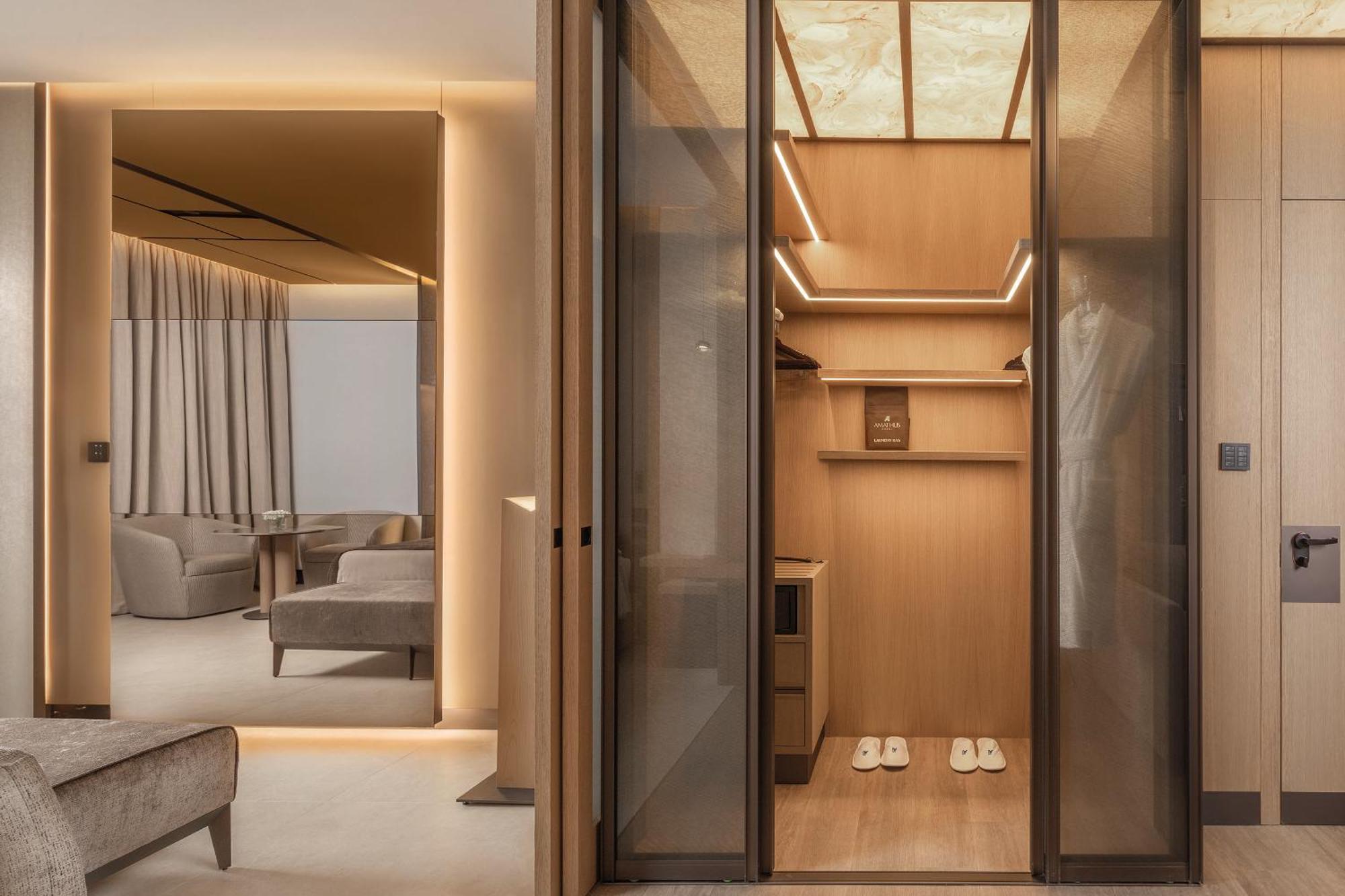 Amathus Beach Hotel Limassol Exterior foto Interior of a 100m motor yacht
